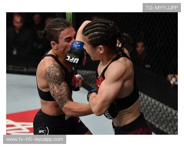 UFC冠军战,张伟丽强势击倒对手再创历史,ufc张伟丽冠军战视频 UFC冠军战,张伟丽强势击倒对手再创历史,ufc张伟丽冠军战视频