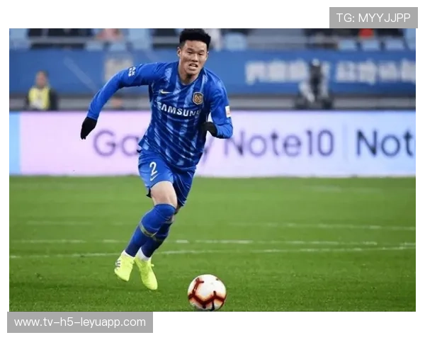 球员在中超赛场上凭藉速度优势完成突破，中超入籍球员