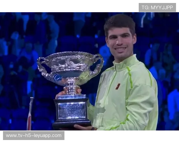 阿尔卡拉斯正手进攻连续得分，澳网夺冠路